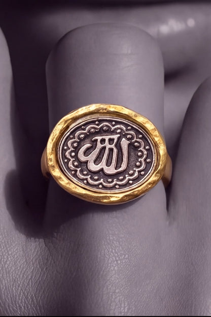 Noor Signet Ring
