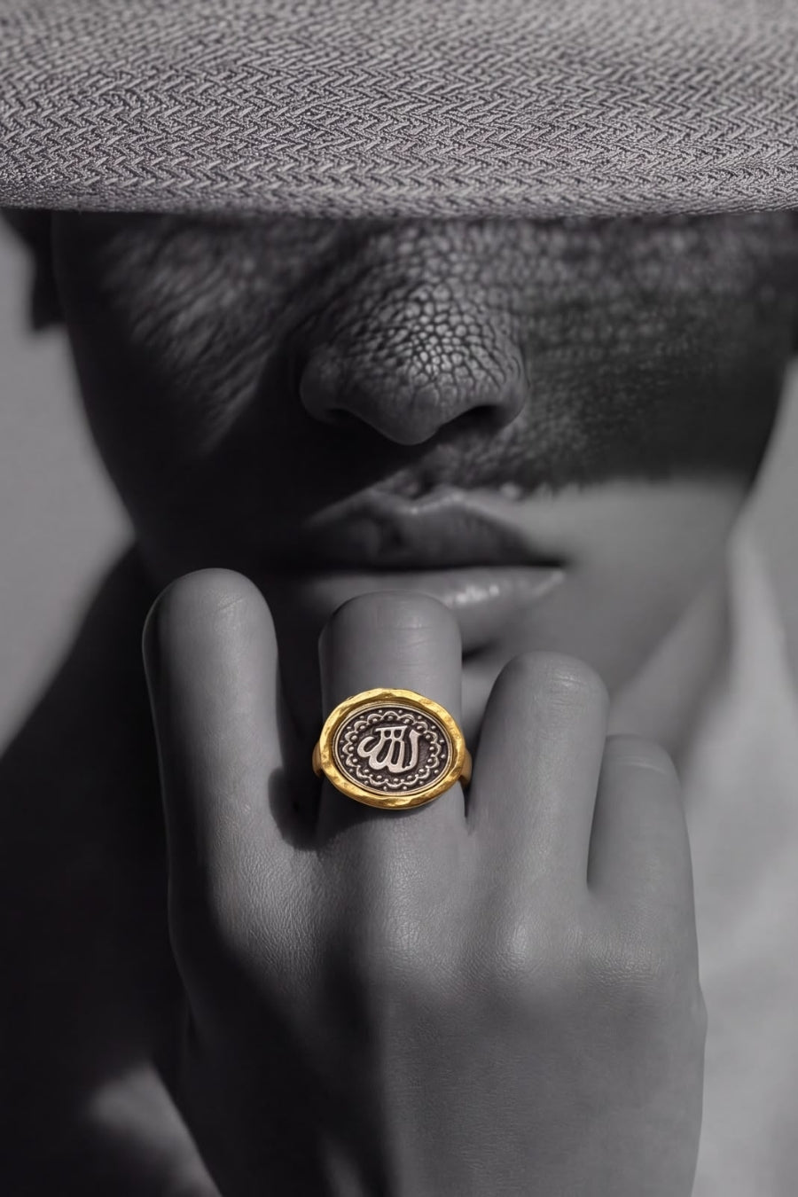 Noor Signet Ring